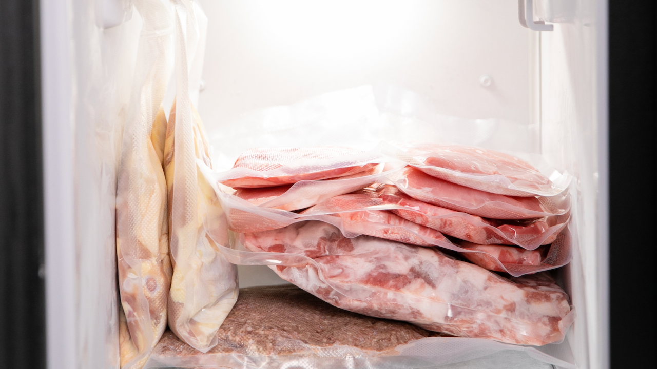 Freezer-Ready and Fresh: Vacuum-Sealed Food for Maximum Space and Flavor